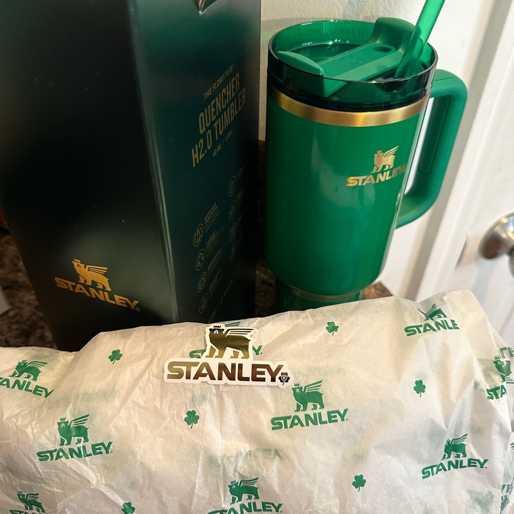 Stanley shamrock green 40oz - Picture 4 of 15